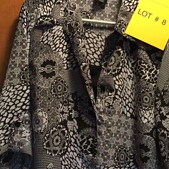 Ladies poly crepe button front blouse in 3 x large - Picture 3 of 8